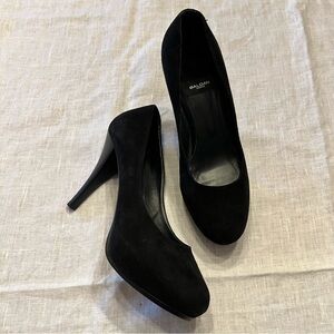 Baldan Black Suede Round Toe Pumps